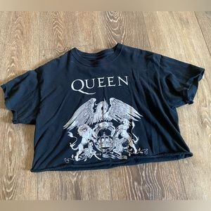 Cropped QUEEN band tee
